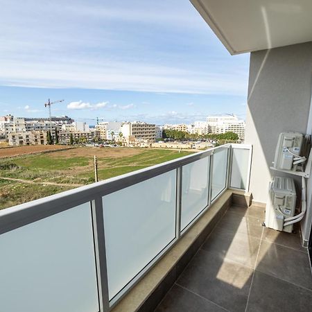 Charming Corner Apartment With Country View 2Br 세인트폴스베이 외부 사진