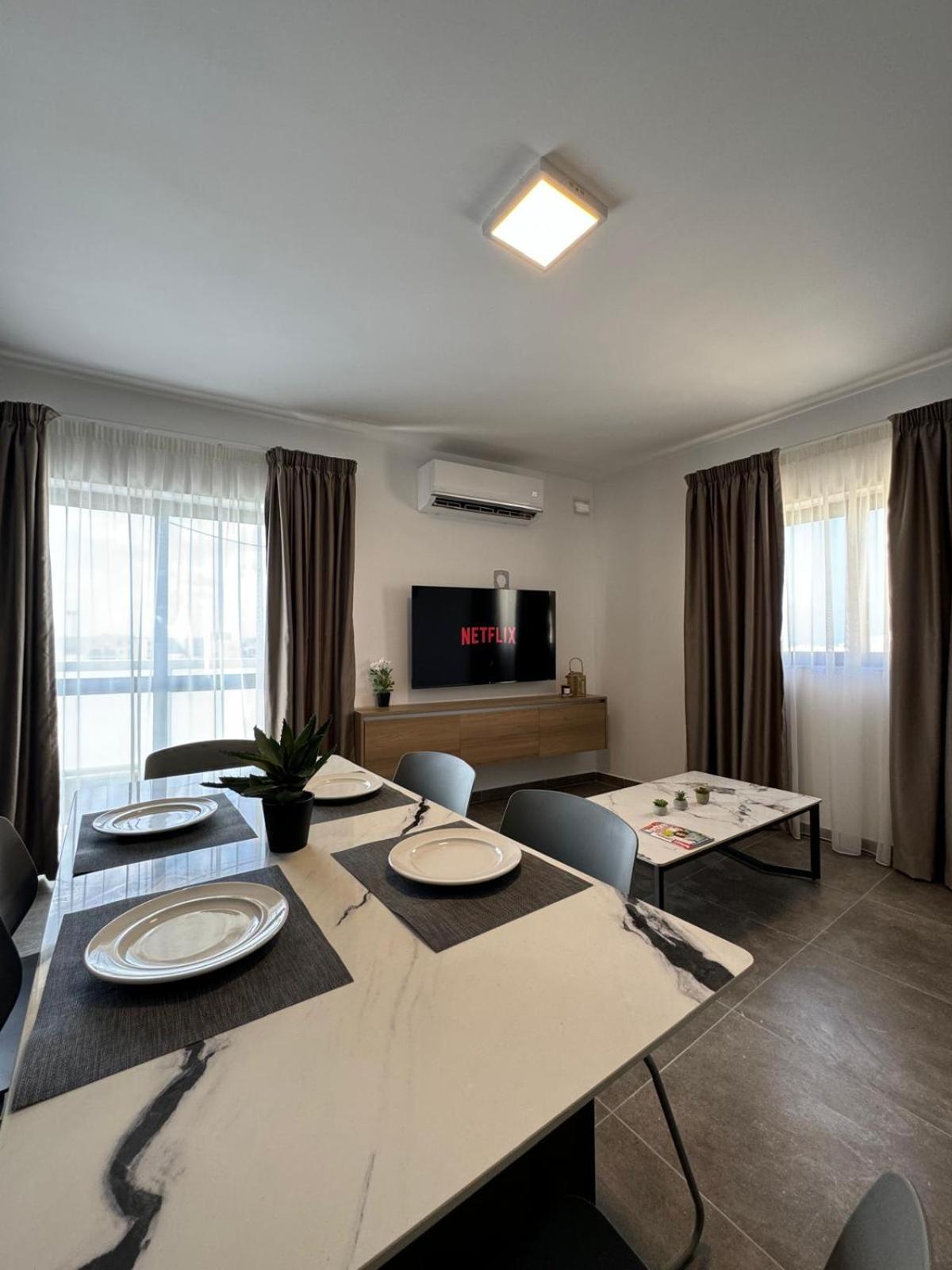 Charming Corner Apartment With Country View 2Br 세인트폴스베이 외부 사진