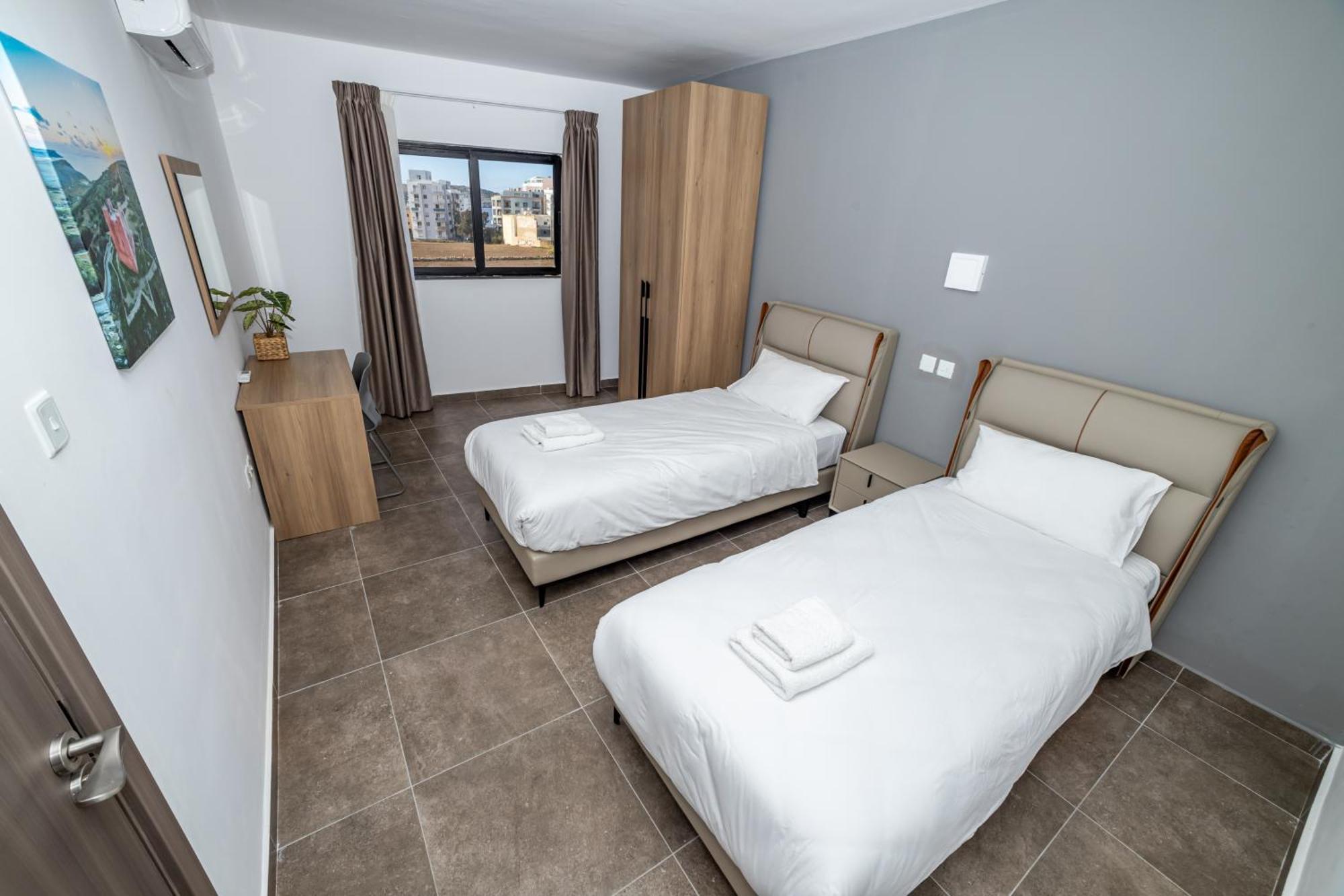 Charming Corner Apartment With Country View 2Br 세인트폴스베이 외부 사진