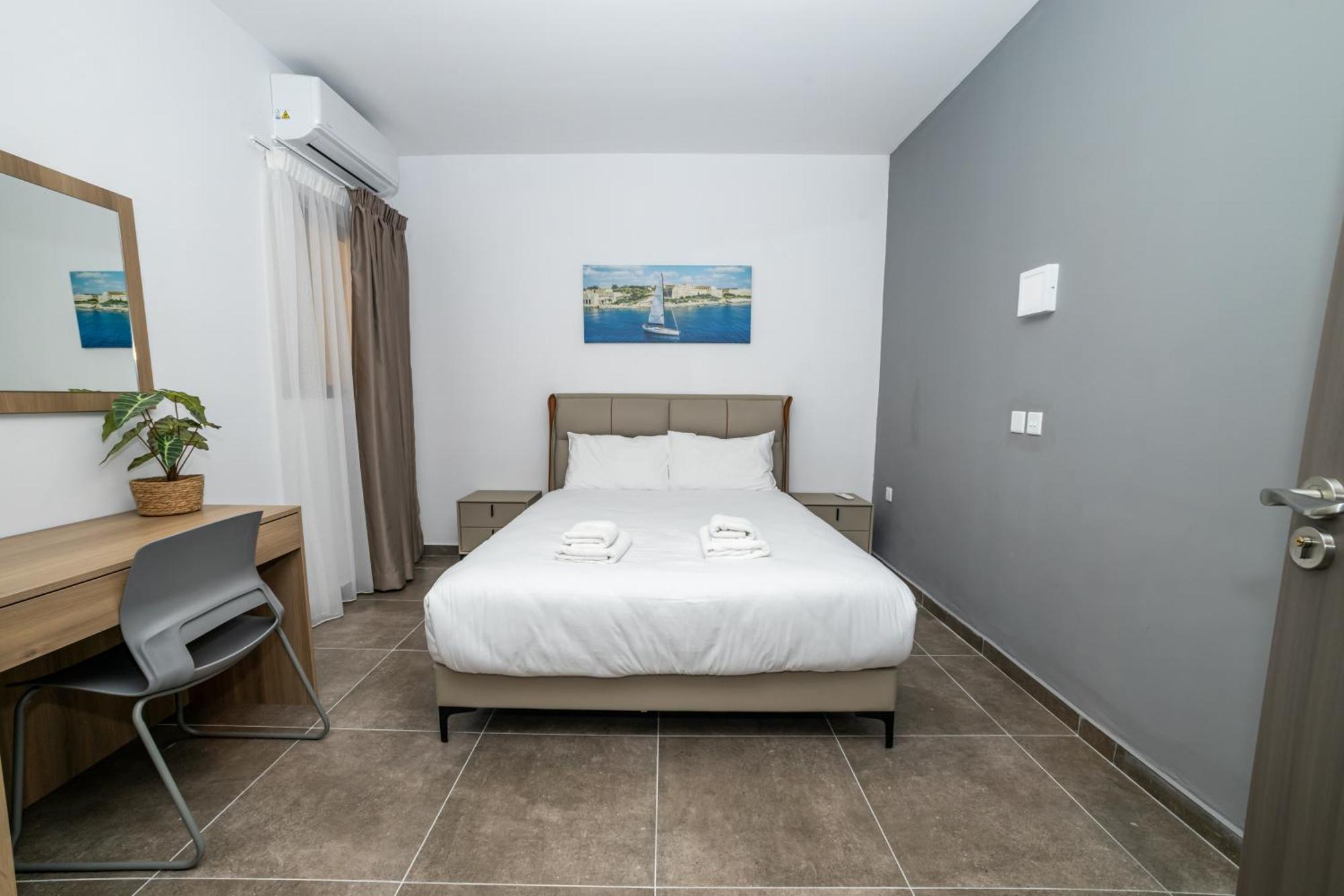 Charming Corner Apartment With Country View 2Br 세인트폴스베이 외부 사진