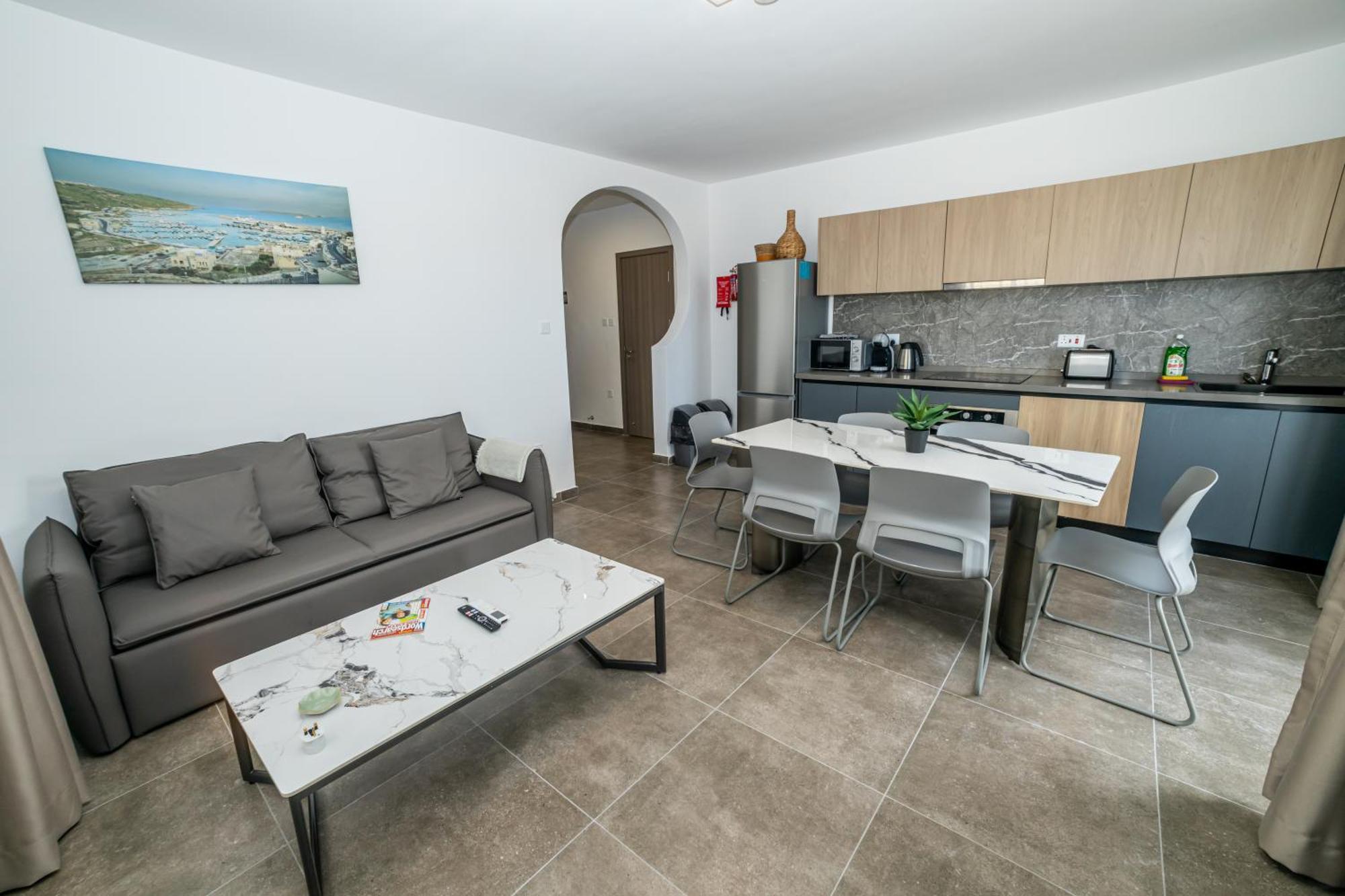 Charming Corner Apartment With Country View 2Br 세인트폴스베이 외부 사진