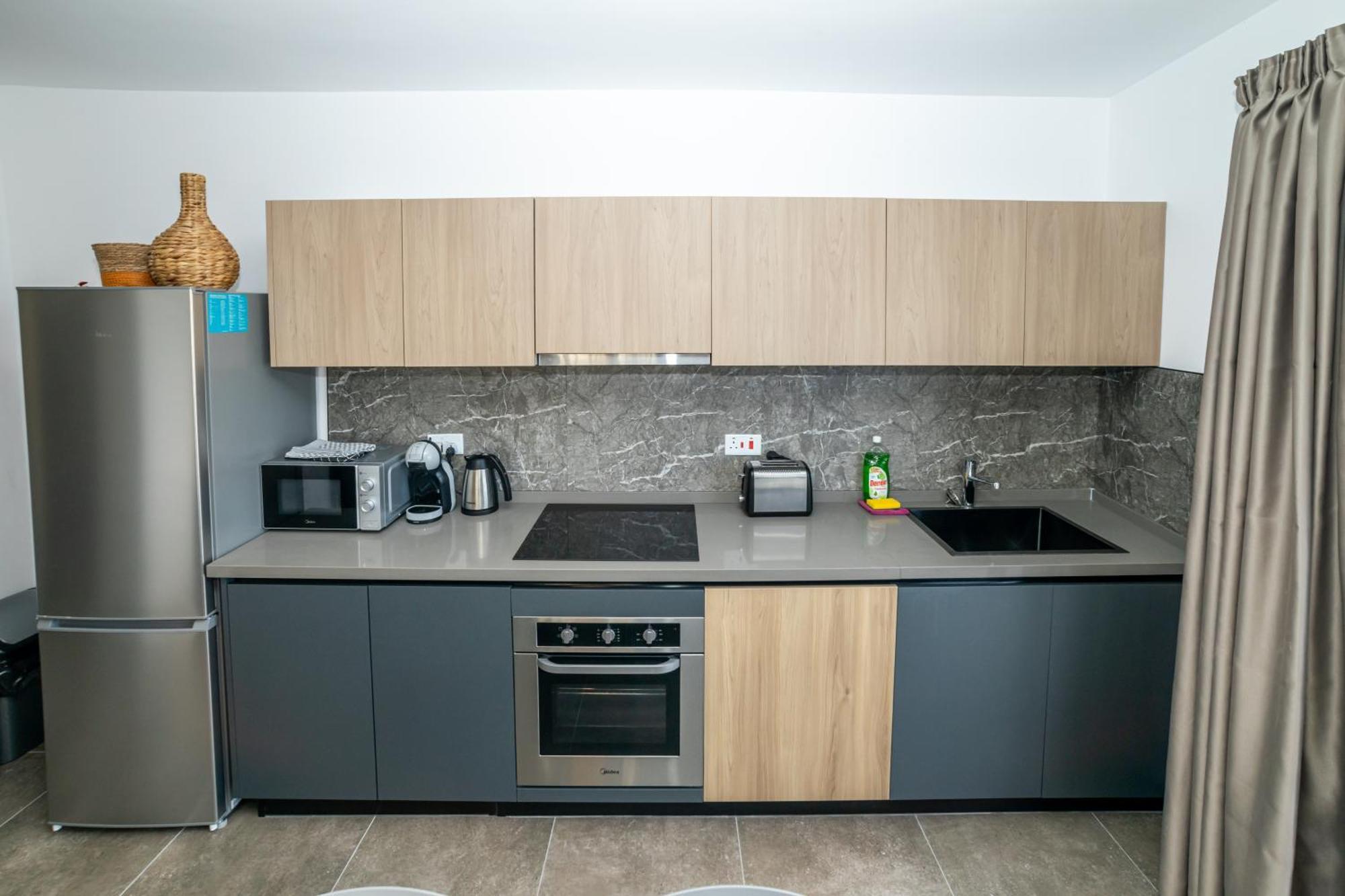 Charming Corner Apartment With Country View 2Br 세인트폴스베이 외부 사진