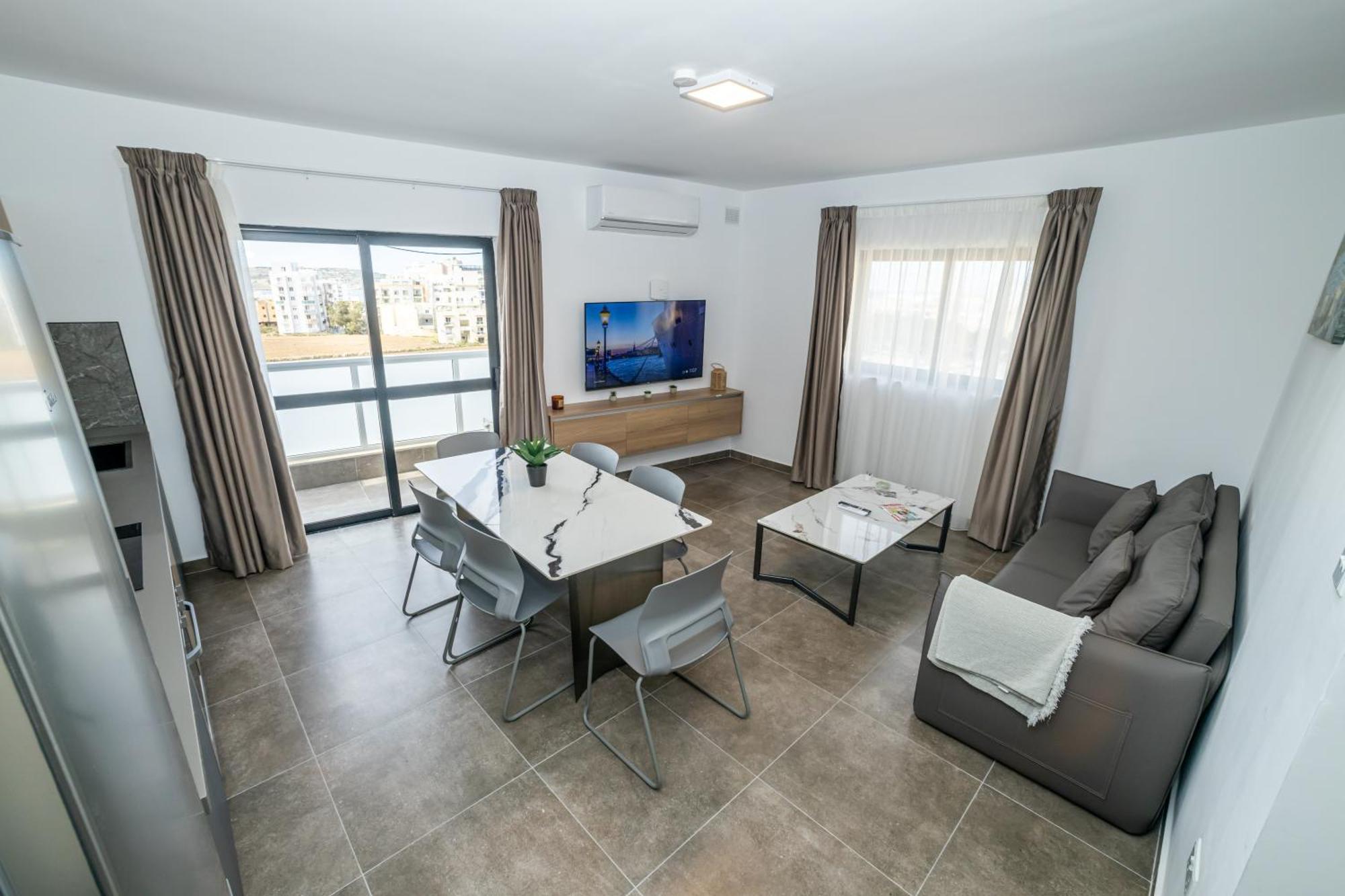 Charming Corner Apartment With Country View 2Br 세인트폴스베이 외부 사진