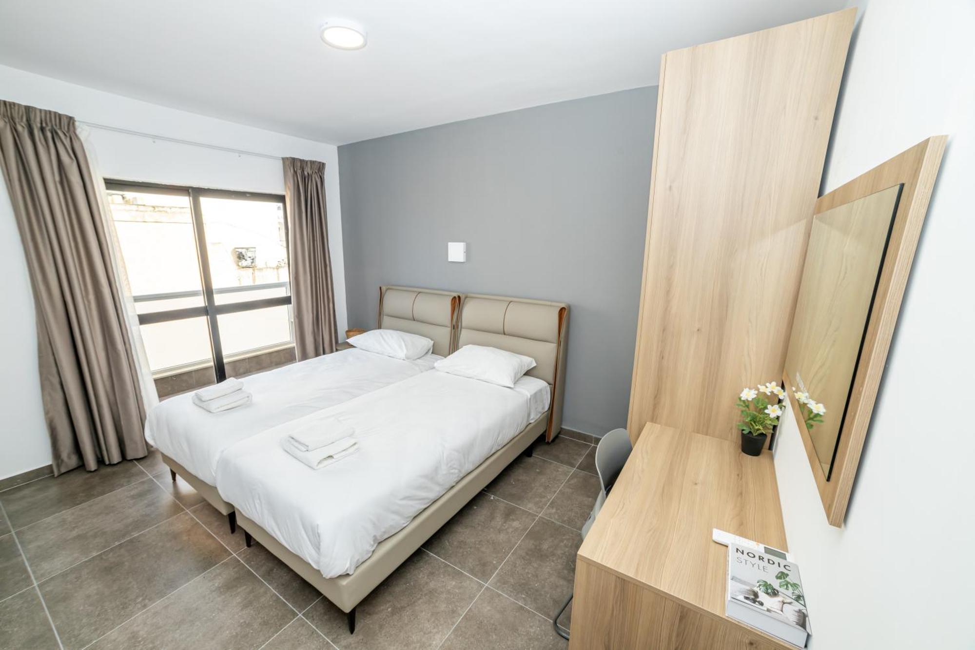 Charming Corner Apartment With Country View 2Br 세인트폴스베이 외부 사진