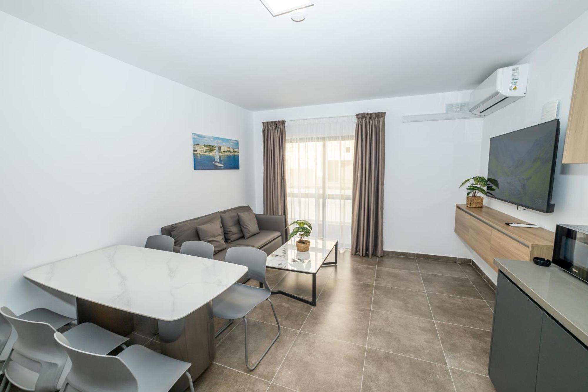 Charming Corner Apartment With Country View 2Br 세인트폴스베이 외부 사진