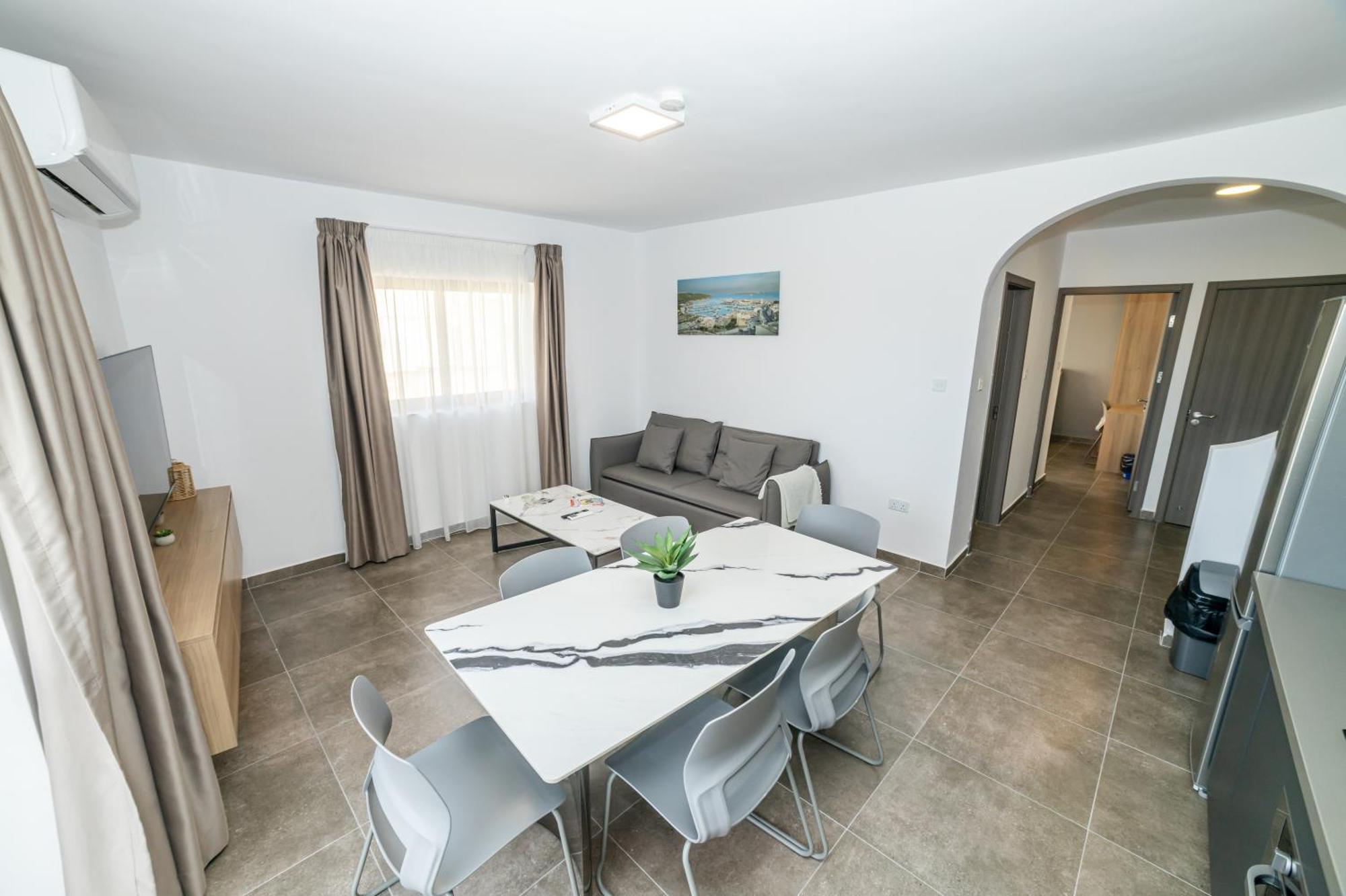 Charming Corner Apartment With Country View 2Br 세인트폴스베이 외부 사진