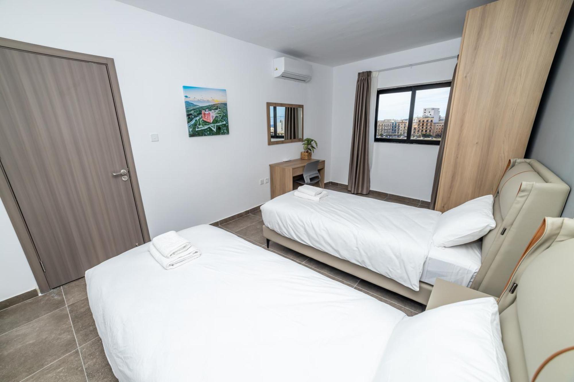 Charming Corner Apartment With Country View 2Br 세인트폴스베이 외부 사진