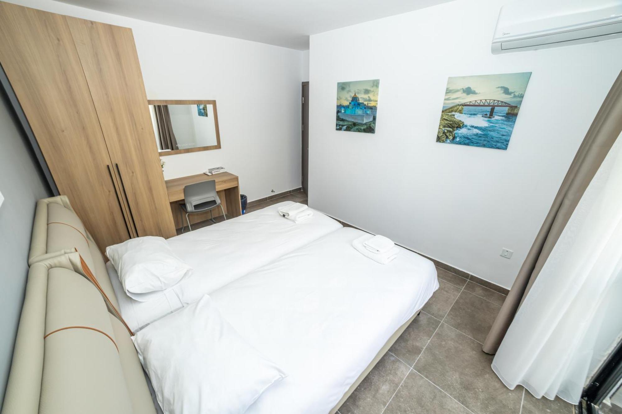 Charming Corner Apartment With Country View 2Br 세인트폴스베이 외부 사진