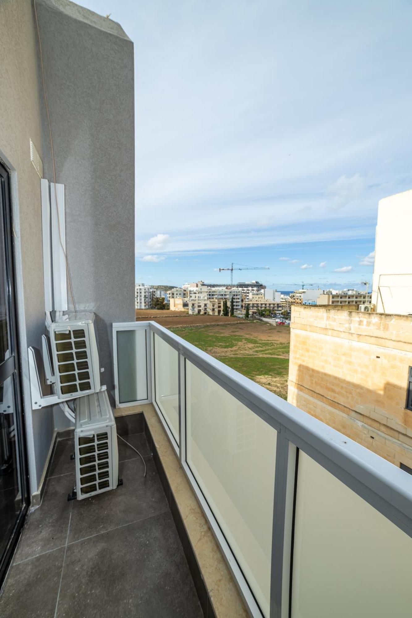 Charming Corner Apartment With Country View 2Br 세인트폴스베이 외부 사진
